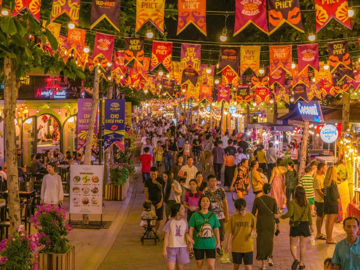 Plan a flexible itinerary based on the weather when traveling to Cat Ba