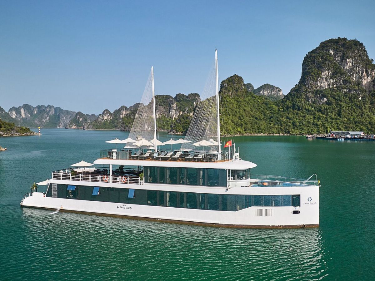 Book your cruise early when traveling to Lan Ha Bay