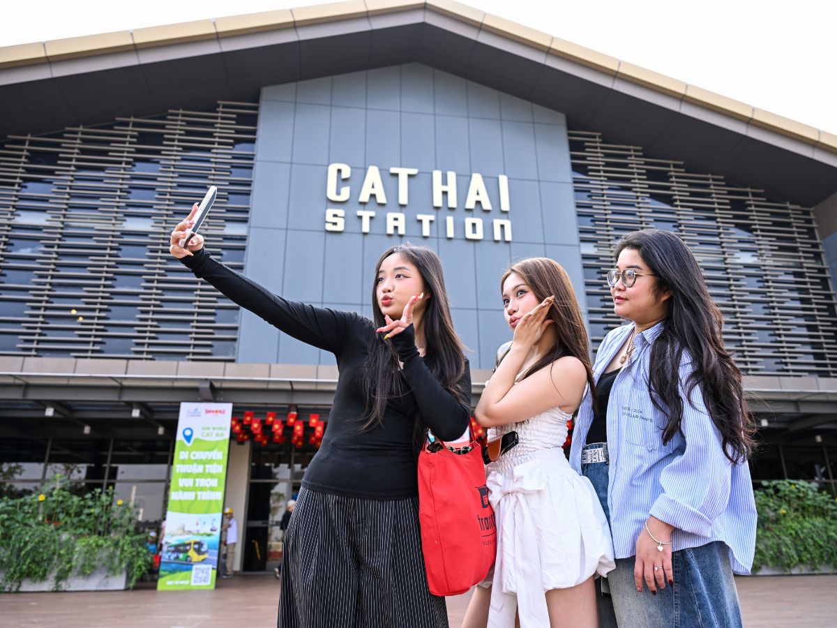 Plan a 2-day-1-night Cat Ba itinerary featuring the island's top attractions