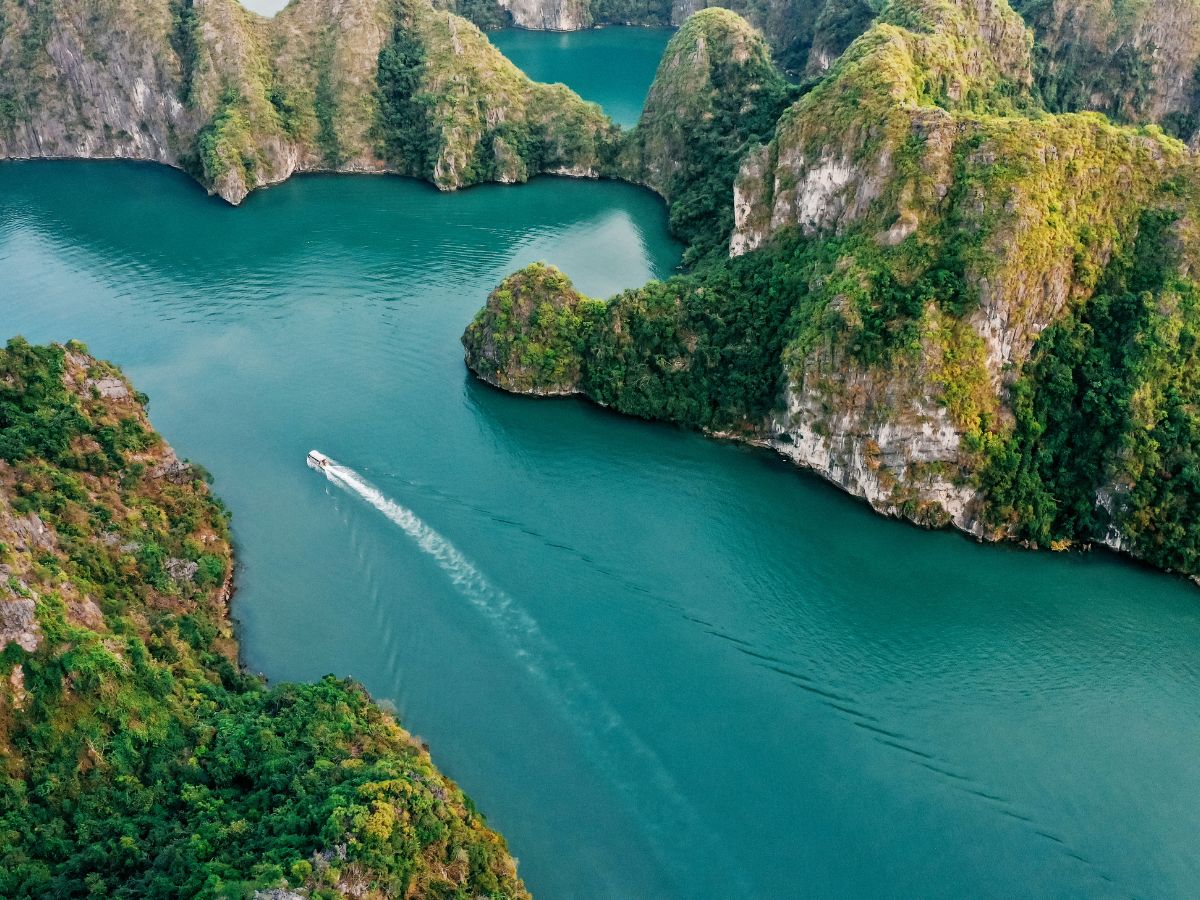 Visitors should know the travel times between tourist attractions in Cat Ba