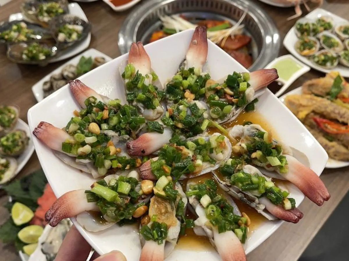 Nhà Hàng Hải Yến là địa chỉ hải sản quen thuộc được nhiều du khách lựa chọn