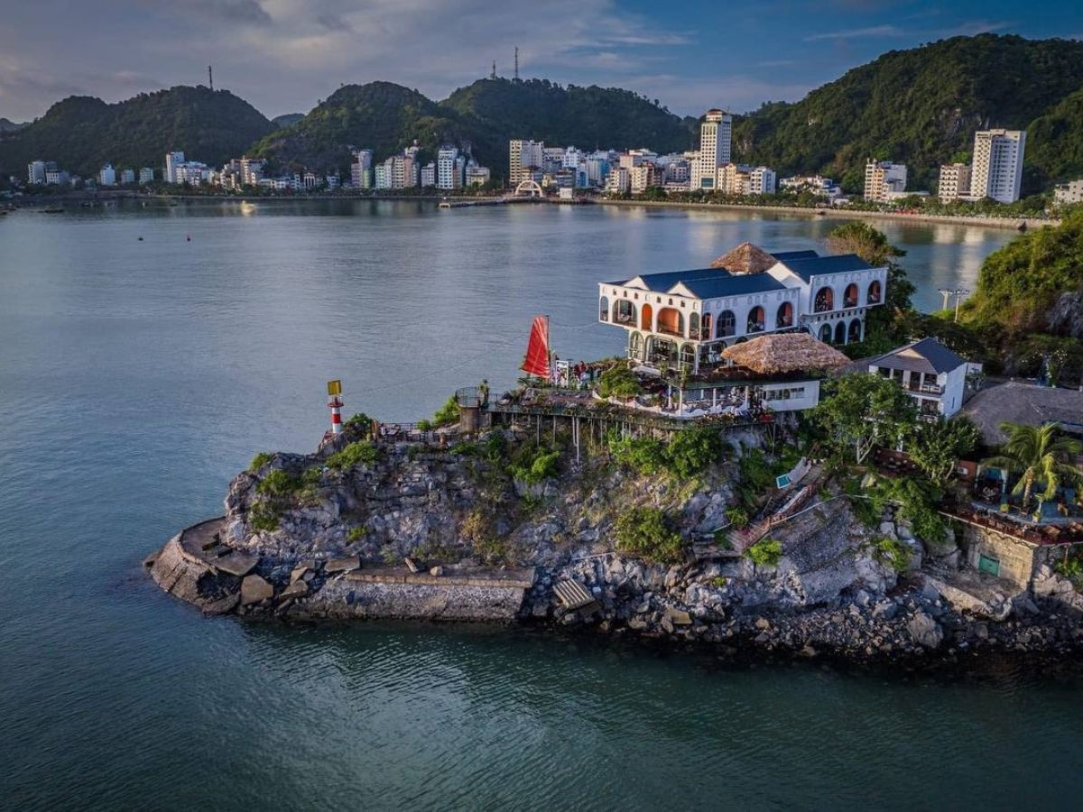 LePont Bungalow Café là quán cafe view biển được nhiều du khách yêu thích