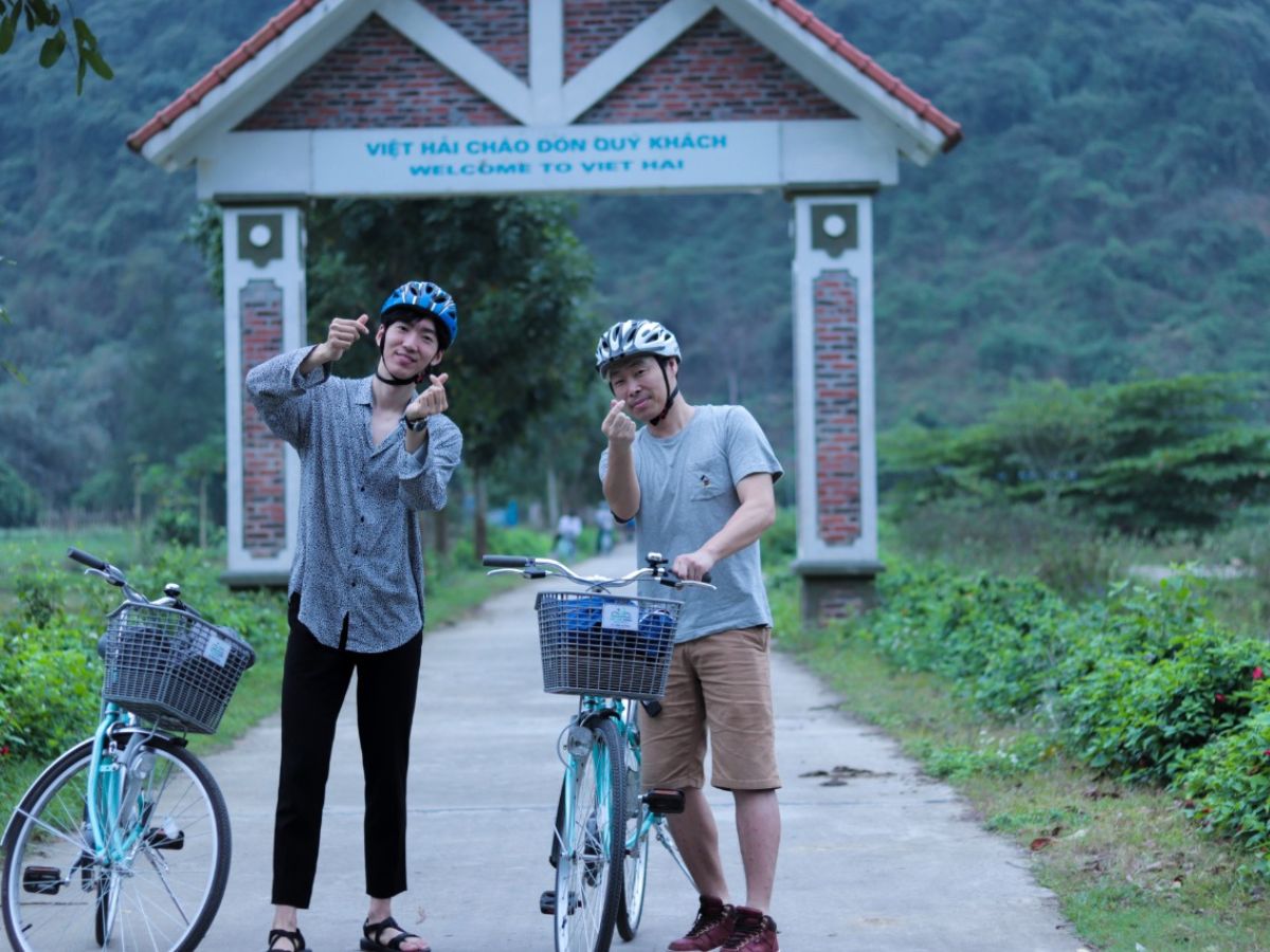 Đi xe đạp khám phá làng Việt Hải mang đến cảm giác khám phá chậm rãi và sâu sắc hơn