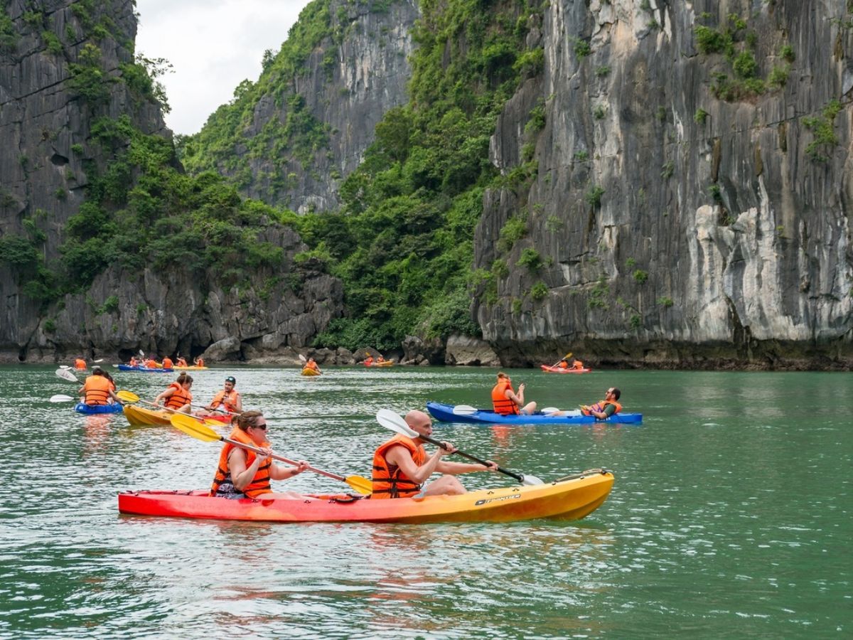Vịnh Lan Hạ mang đến nhiều hoạt động trải nghiệm phù hợp với mọi đối tượng du khách