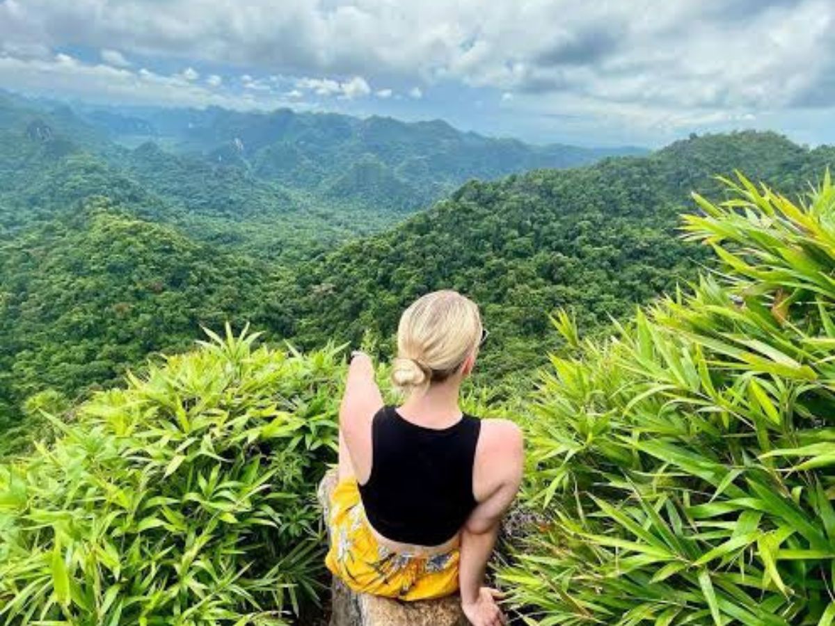 Kinh nghiệm chọn trang phục trekking rừng Cát Bà để tự tin khám phá trong mọi điều kiện thời tiết