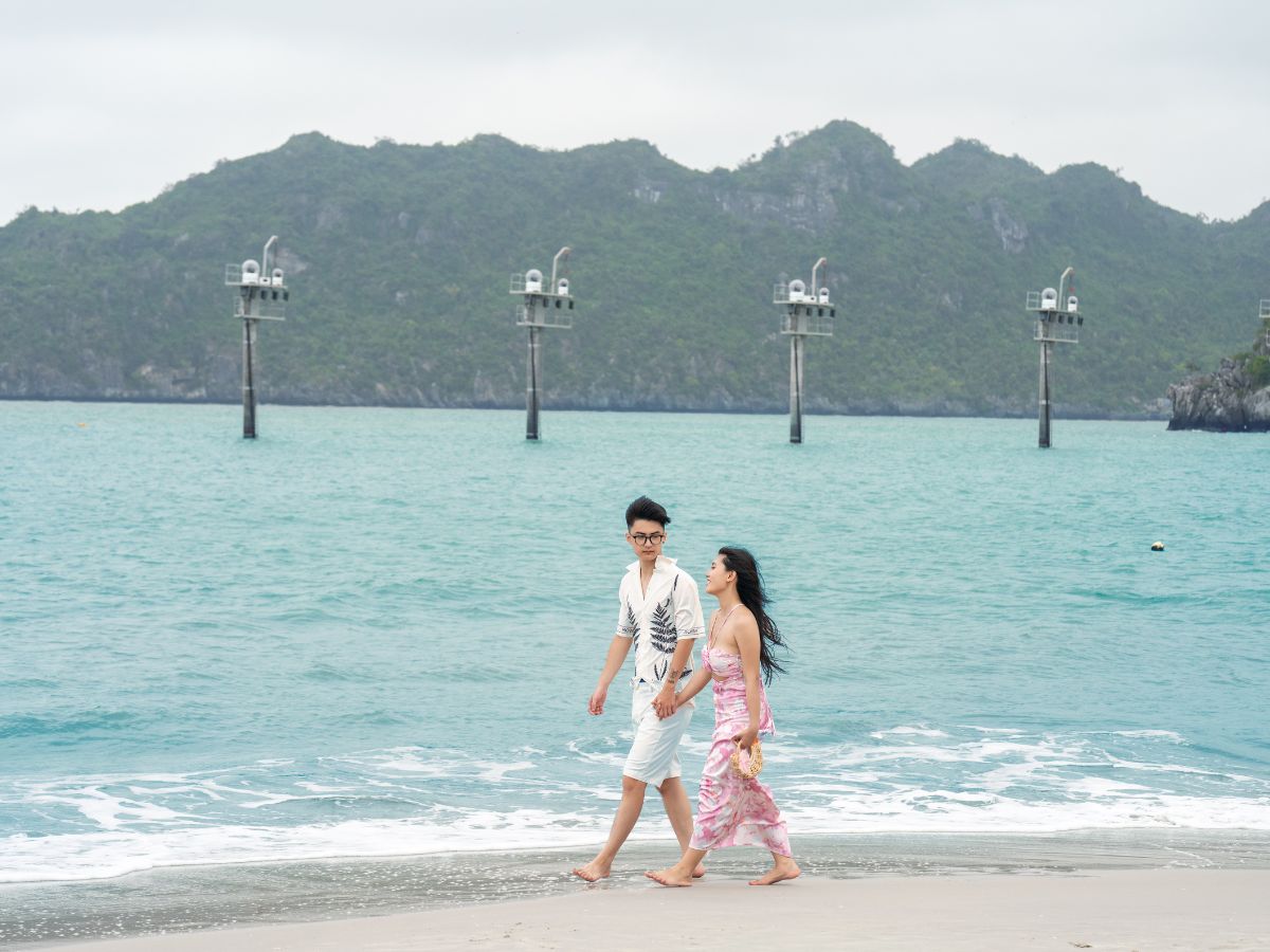 Bãi tắm Cát Cò 1 là địa điểm chụp ảnh cưới đẹp ở Cát Bà