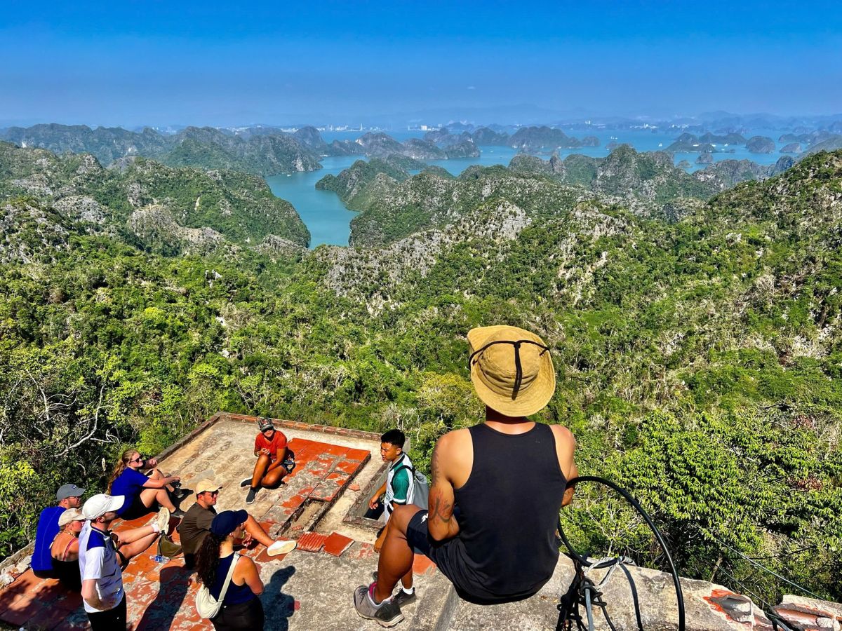 Trekking Vườn quốc gia Cát Bà mang đến trải nghiệm thú vị