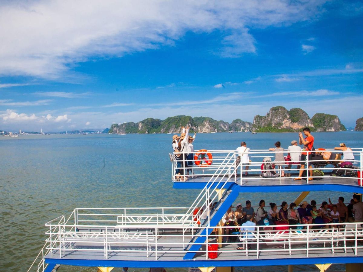 Thời tiết là yếu tố cần đặc biệt quan tâm khi đi phà ra Cát Bà
