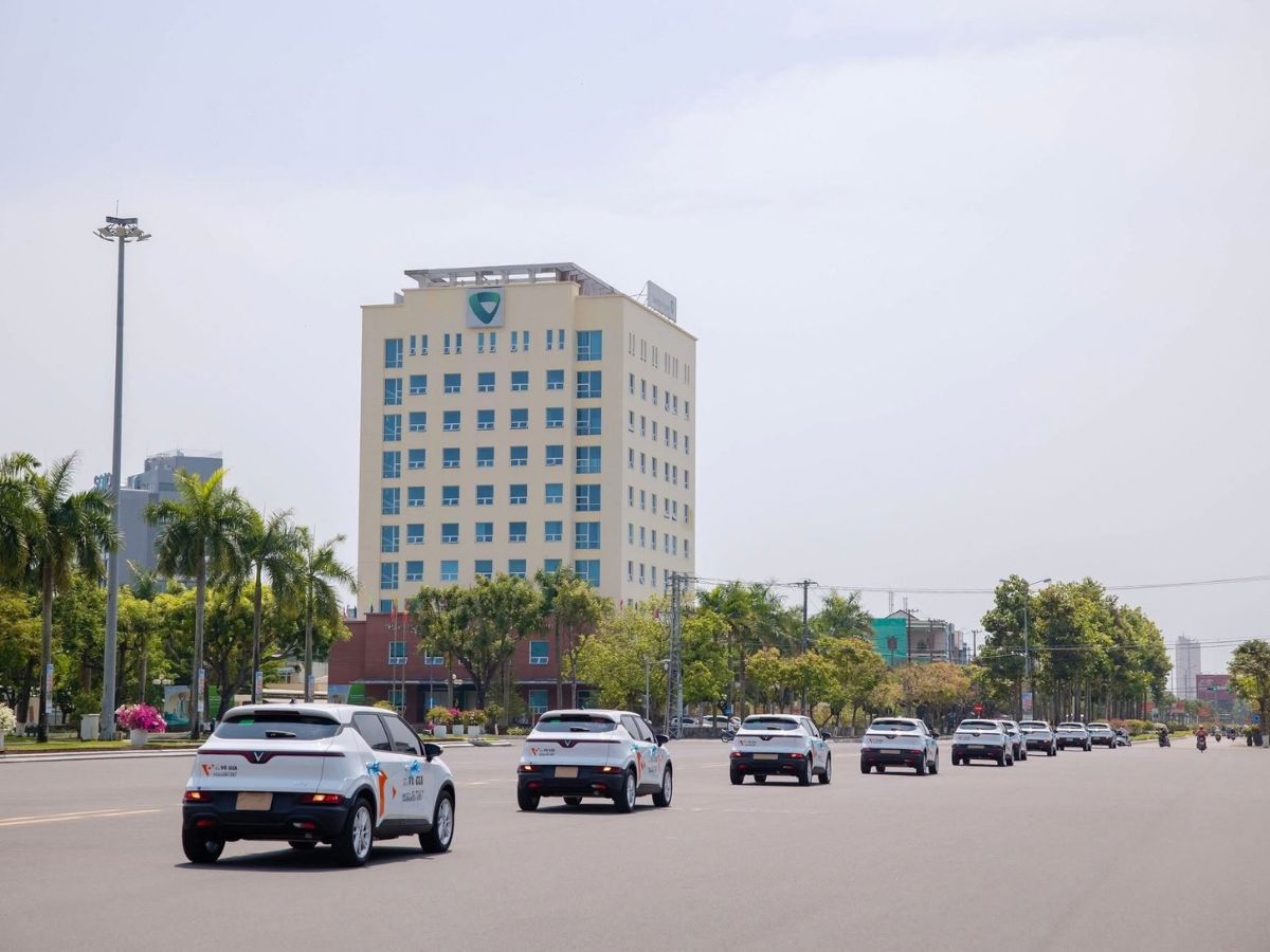Taxi là phương tiện thuận tiện cho du khách khi đến Cát Bà