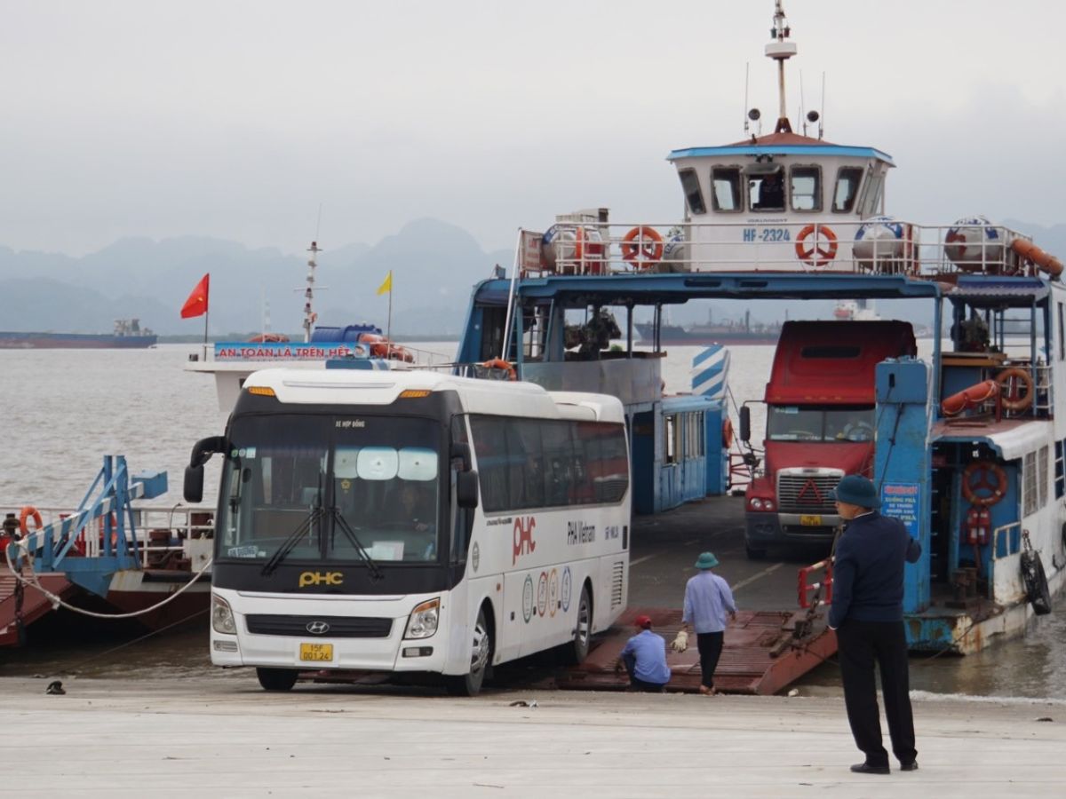 Bến phà Cái Viềng là điểm cuối của tuyến xe buýt số 14