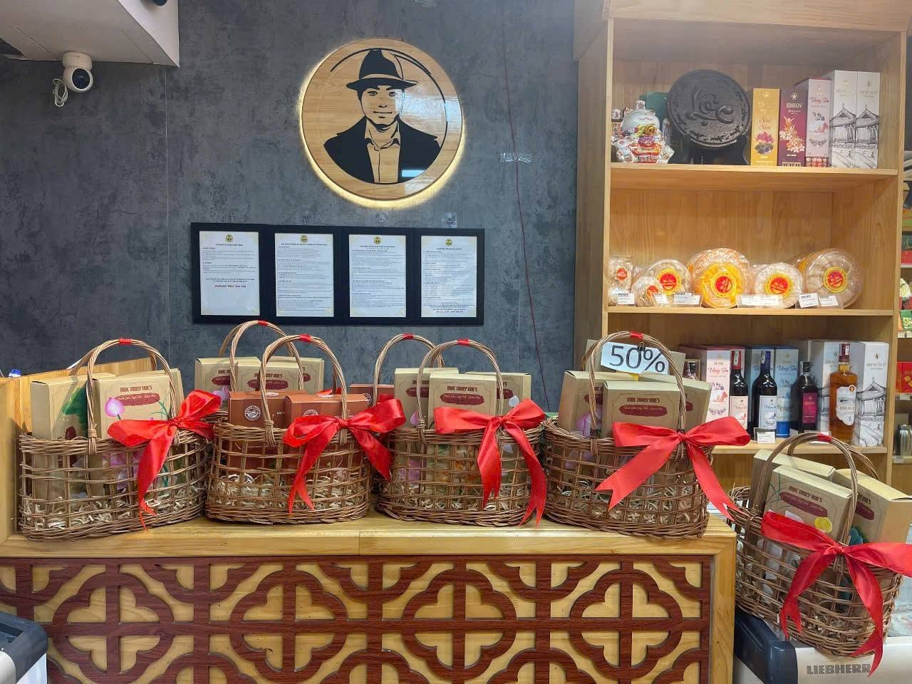 Những phần quà đặc sản vùng miền được đóng gói chỉnh chu tại cửa hàng Quà Biếu Đặc Sản 3 Miền