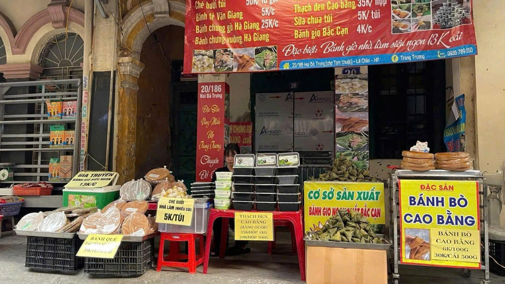 Bánh truyền thống tại cửa hàng Trang Trương phù hợp với những phần quà nhỏ dành tặng bạn bè