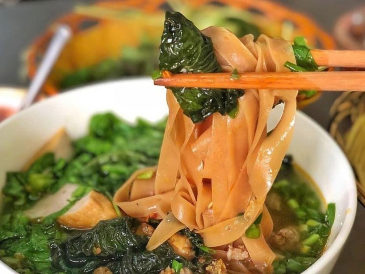 Bánh đa cua là món ăn mang đậm dấu ấn ẩm thực đất Cảng