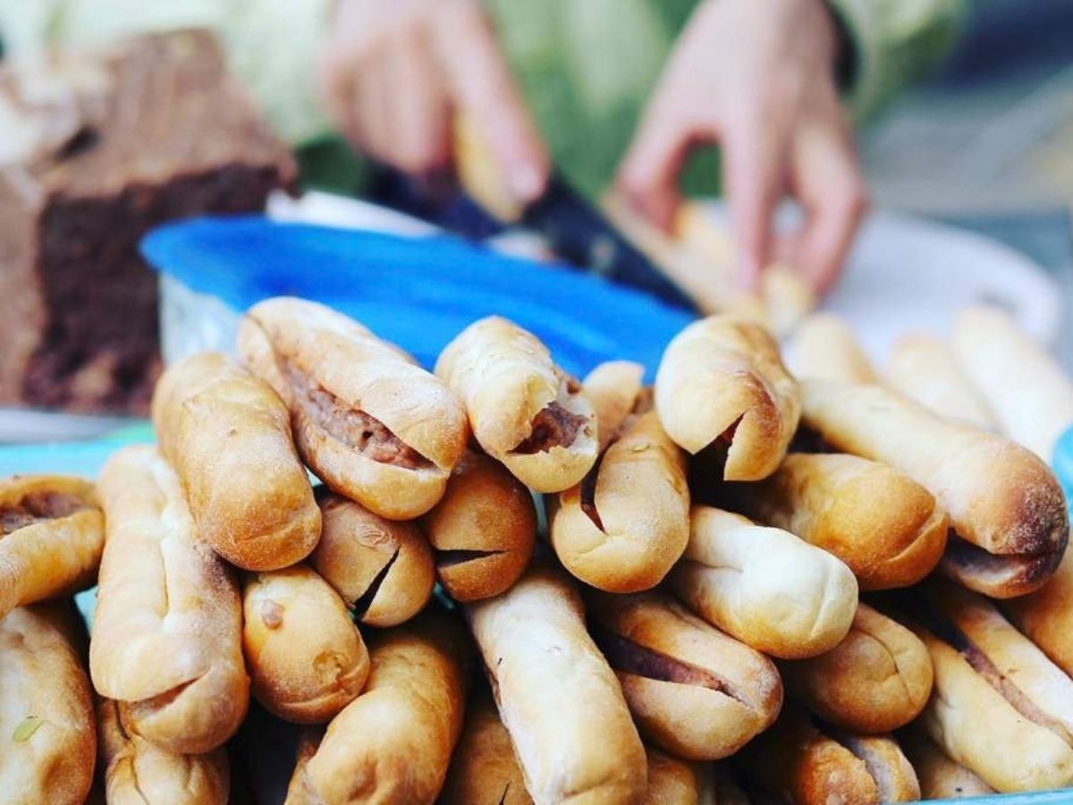 Bánh mì cay Hải Phòng - Khánh Nạp với phần pate được xay mịn