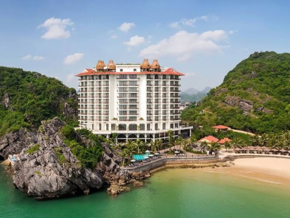 Cát Bà sở hữu hệ thống khách sạn, resort, homestay và cơ sở lưu trú khá đa dạng