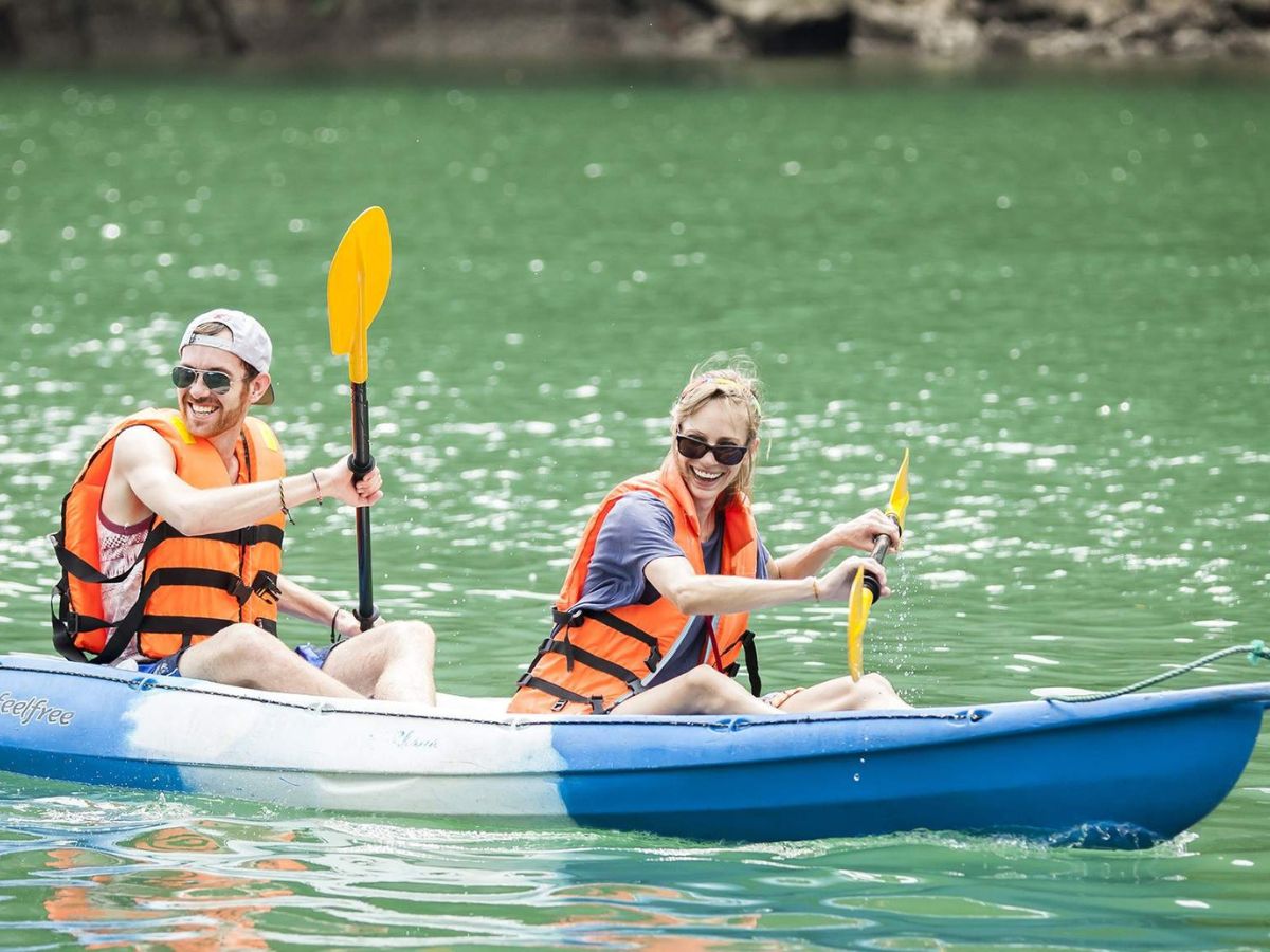 Lưu ý cần nhớ để trải nghiệm chèo thuyền kayak ở Vịnh Lan Hạ vừa thú vị vừa an toàn