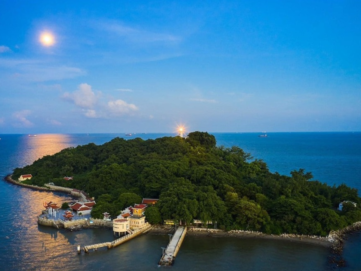 Không gian biển đảo, cây xanh và những công trình gắn với lịch sử
