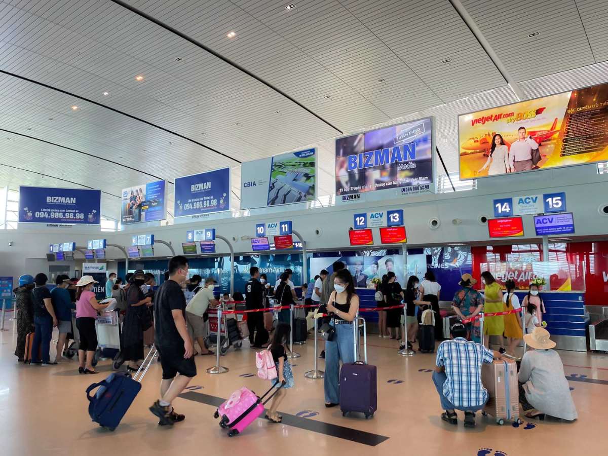 Khu vực nhà ga có các không gian phục vụ hành khách trước và sau chuyến bay