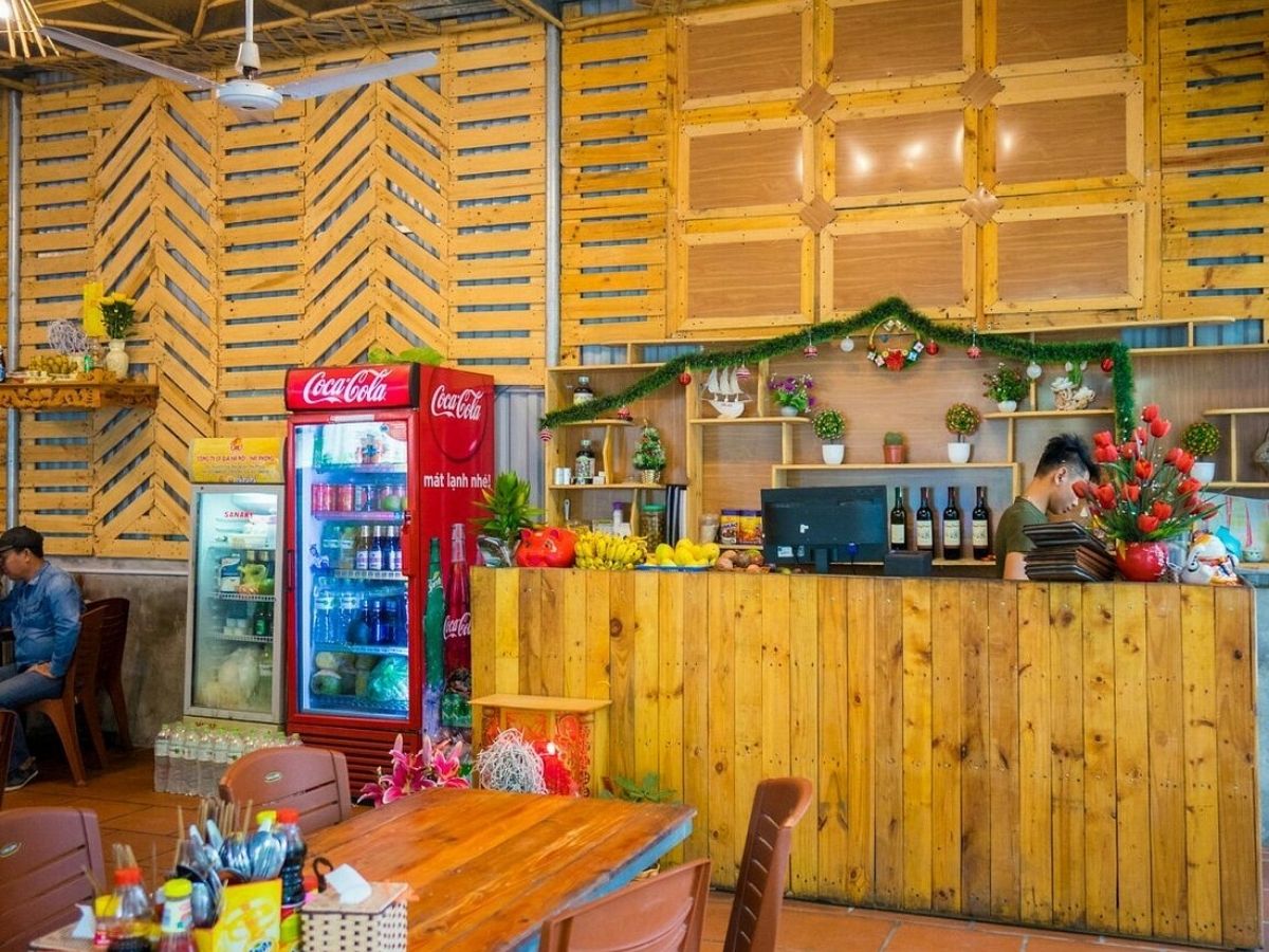 Yummy là một địa chỉ được nhiều du khách lựa chọn tại Cát Bà