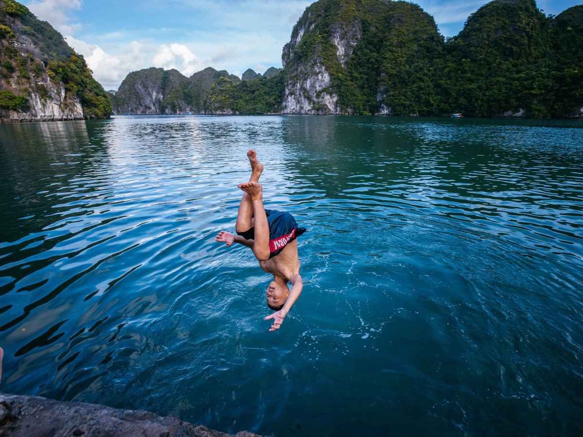Kết hợp chèo SUP với tắm biển và thư giãn vô cùng thú vị.