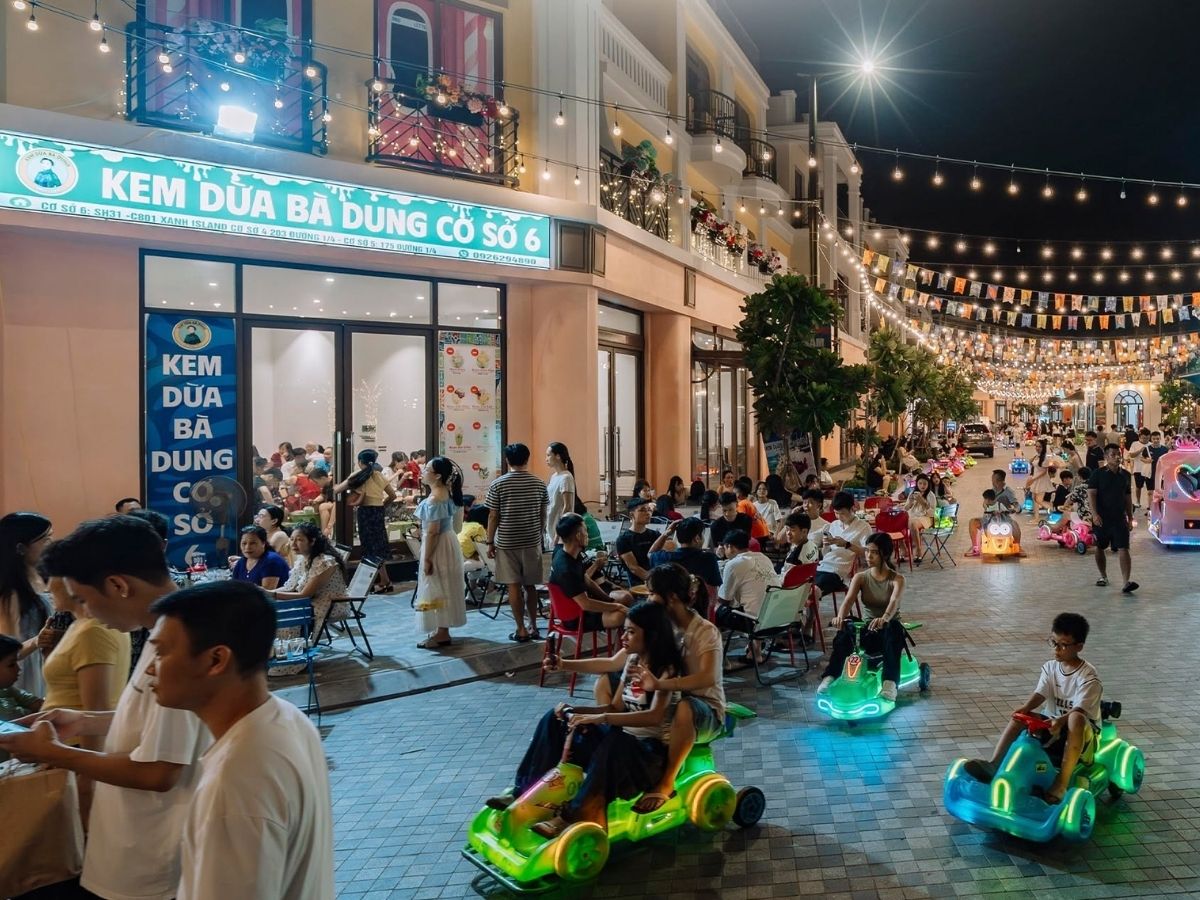VUI-Fest Cat Ba vận hành từ 9h30 đến 24h mỗi ngày, được định hướng theo mô hình chợ xanh sáng tạo.