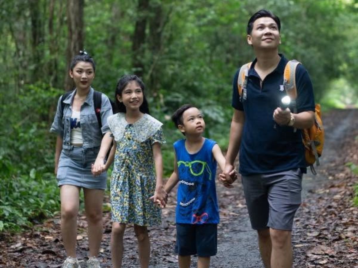 Nếu lựa chọn trekking hãy theo dõi dự báo thời tiết trước chuyến đi vì đường rừng có thể trơn trượt sau mưa.