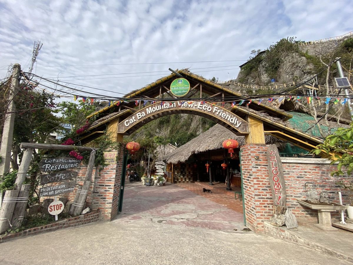 Không gian khách sạn Cat Ba Mountain View mang đến trải nghiệm lưu trú yên tĩnh mùa Noel