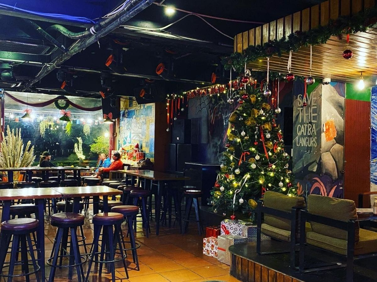 Không khí Giáng Sinh tại các quán cafe Cát Bà