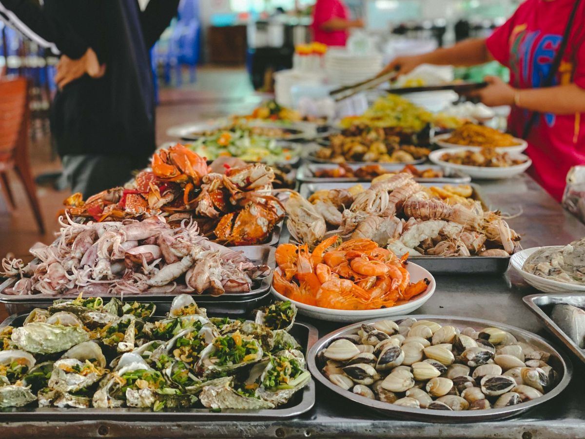 Lưu ý cần nhớ để trải nghiệm ăn hải sản đêm ở Cát Bà