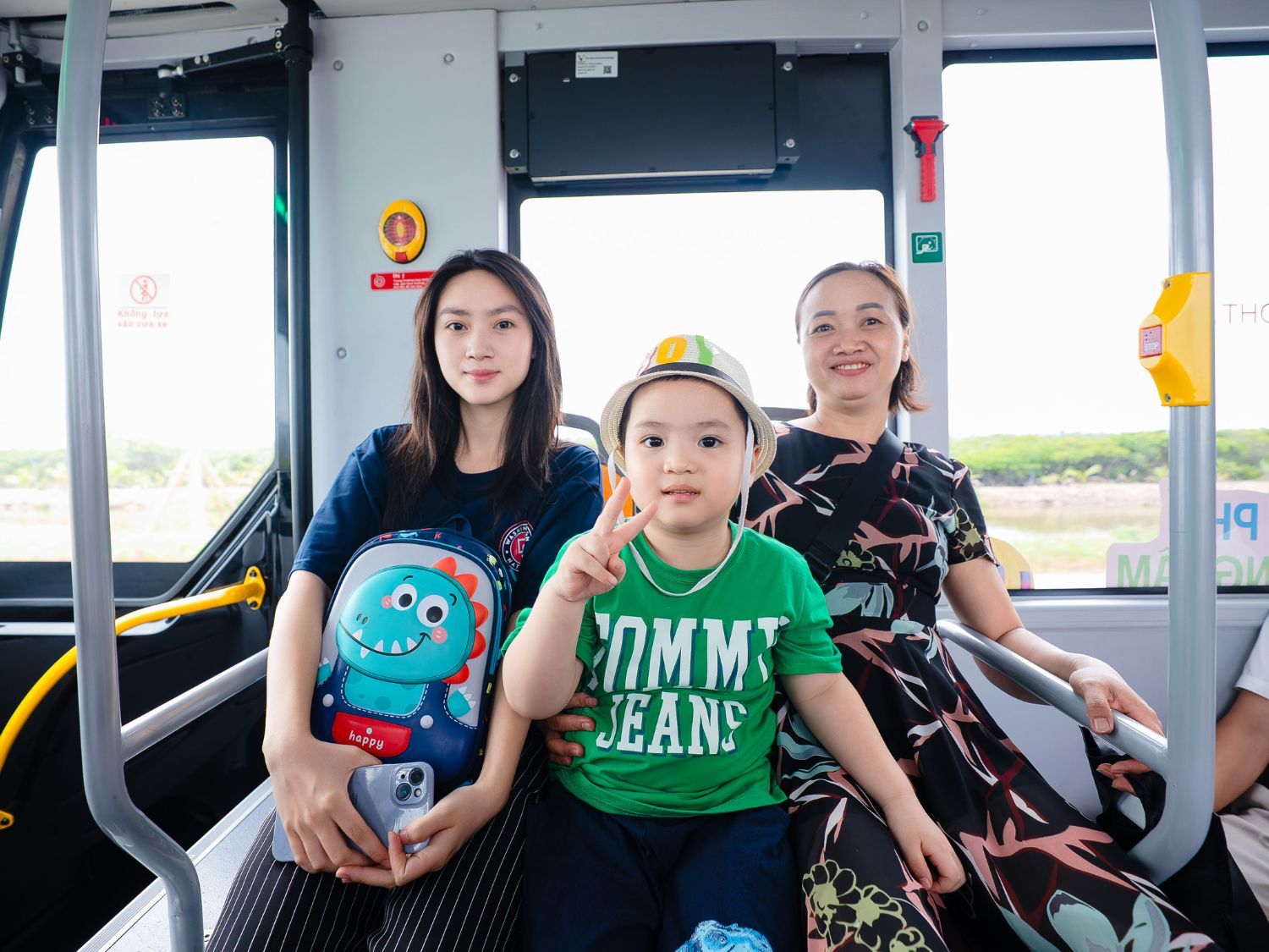 Di chuyển từ ga cáp treo Phù Long vào trung tâm Cát Bà nhanh chóng