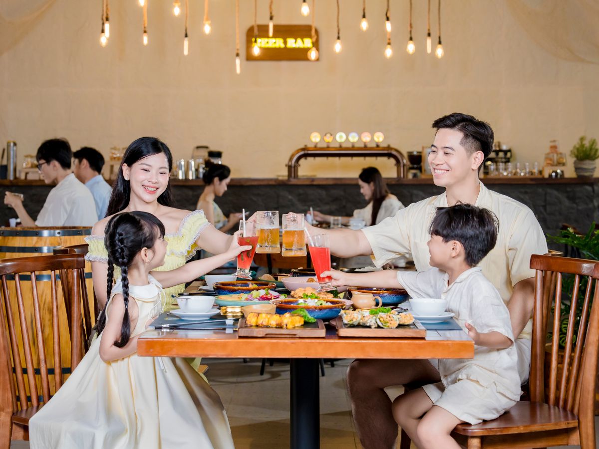 Thưởng thức bia thủ công và ẩm thực Đức bên bờ biển Cát Bà