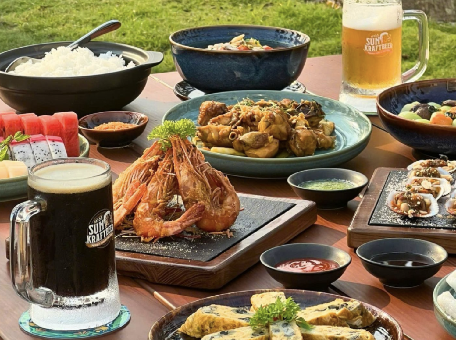 Thực khách có thể thong thả lựa chọn cho mình vài món ăn yêu thích