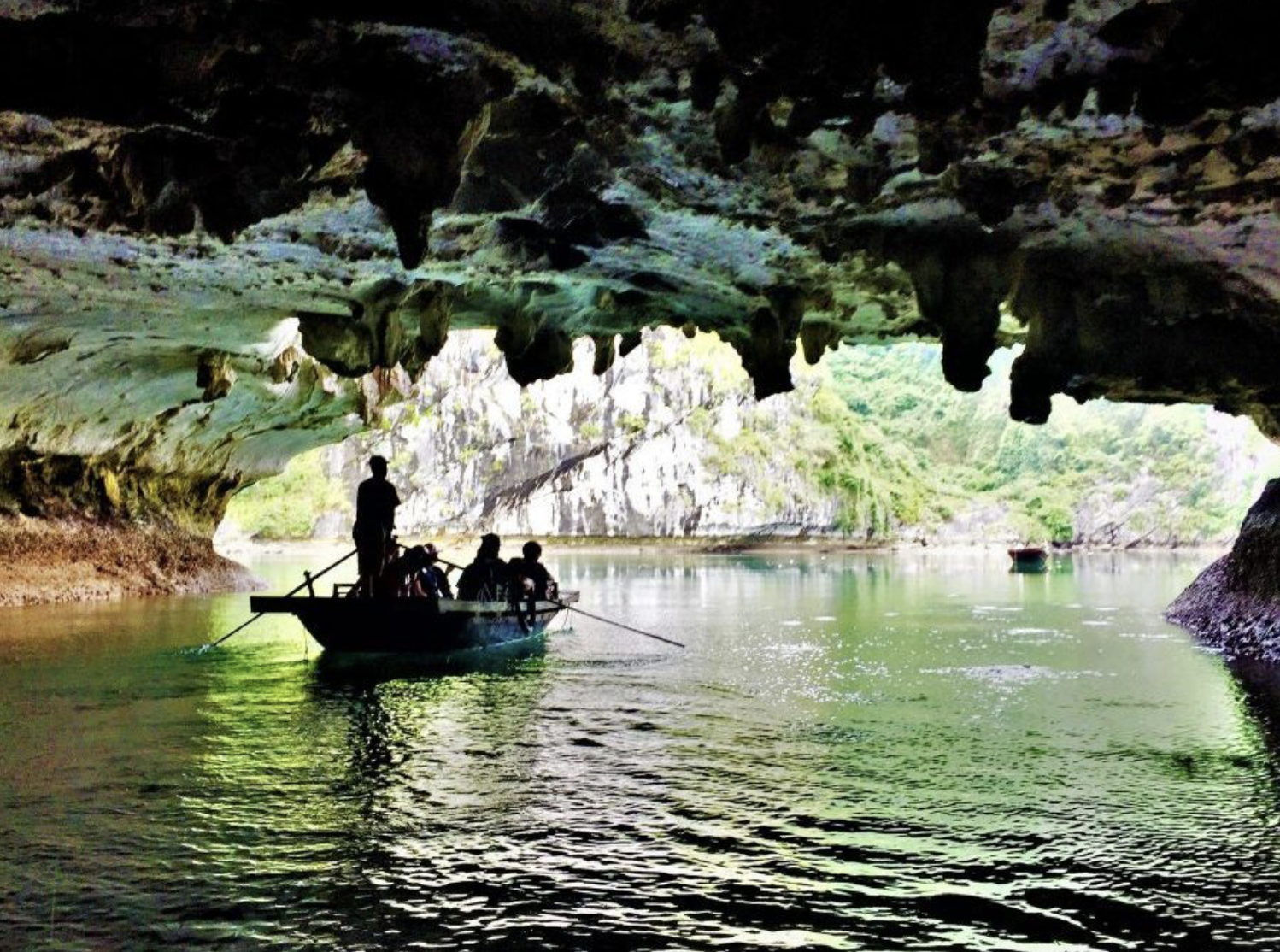 Khu vực Hang Sáng – Hang Tối tại Cát Bà