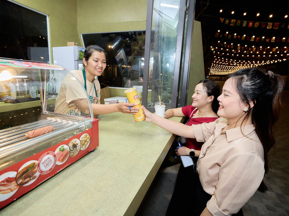 Du khách có thể khám phá VUI-Fest Cat Ba vào buổi tối