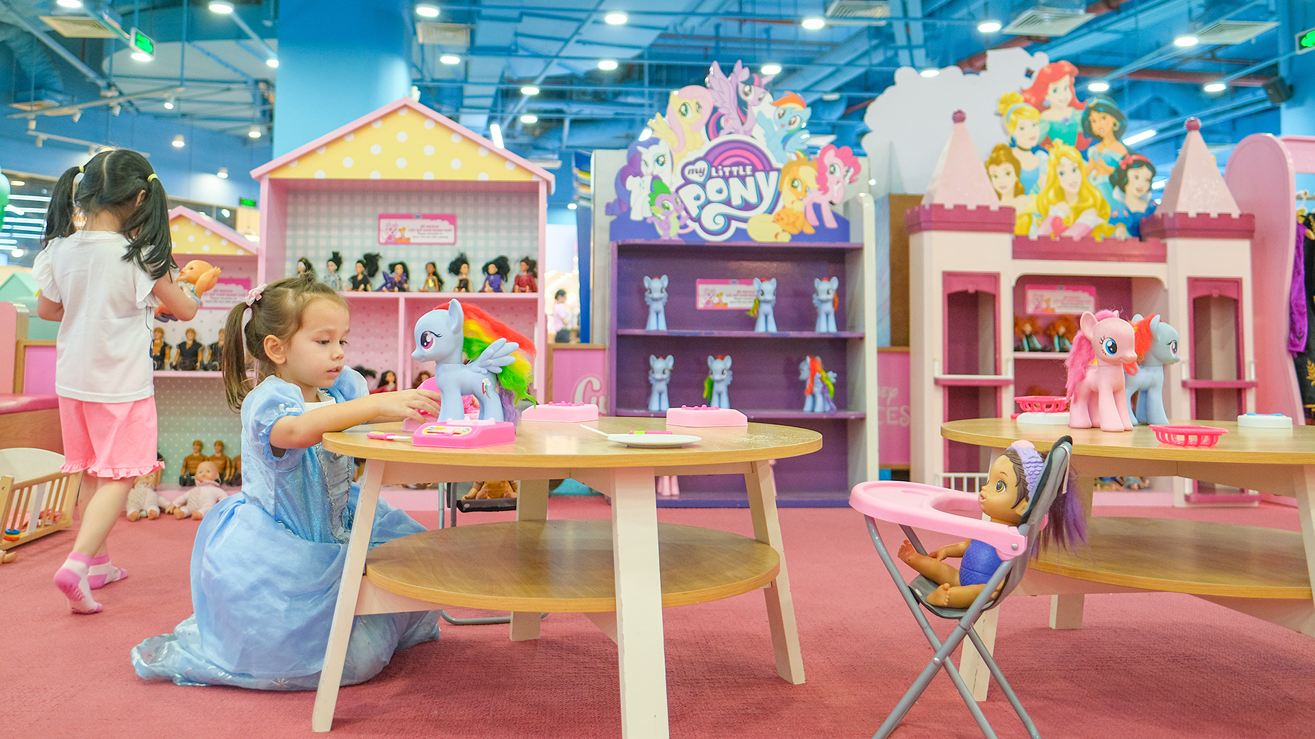 Aeon mall Hải Phòng tập trung nhiều không gian giải trí trong nhà phù hợp với gia đình có trẻ nhỏ