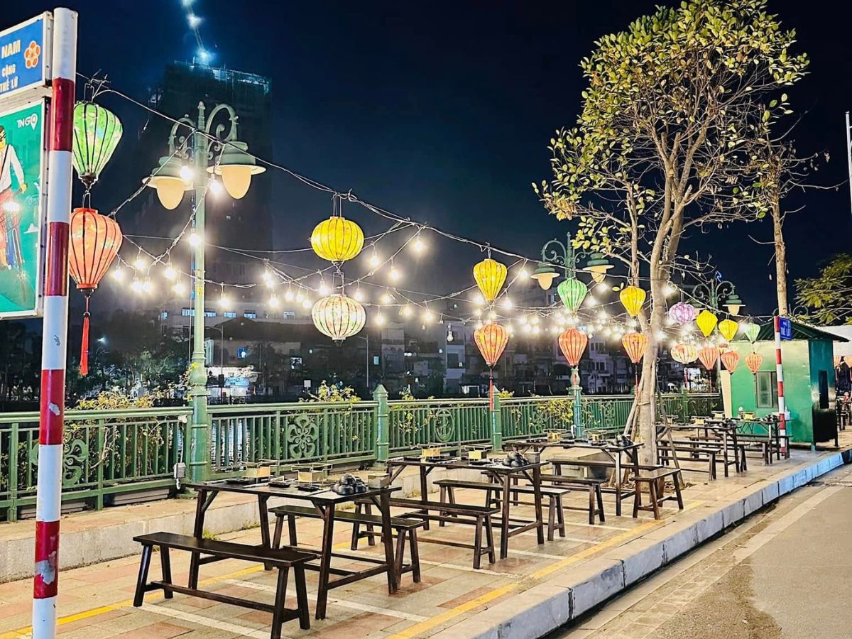 Phố đi bộ Hải Phòng hoạt động nhộn nhịp vào dịp cuối tuần.