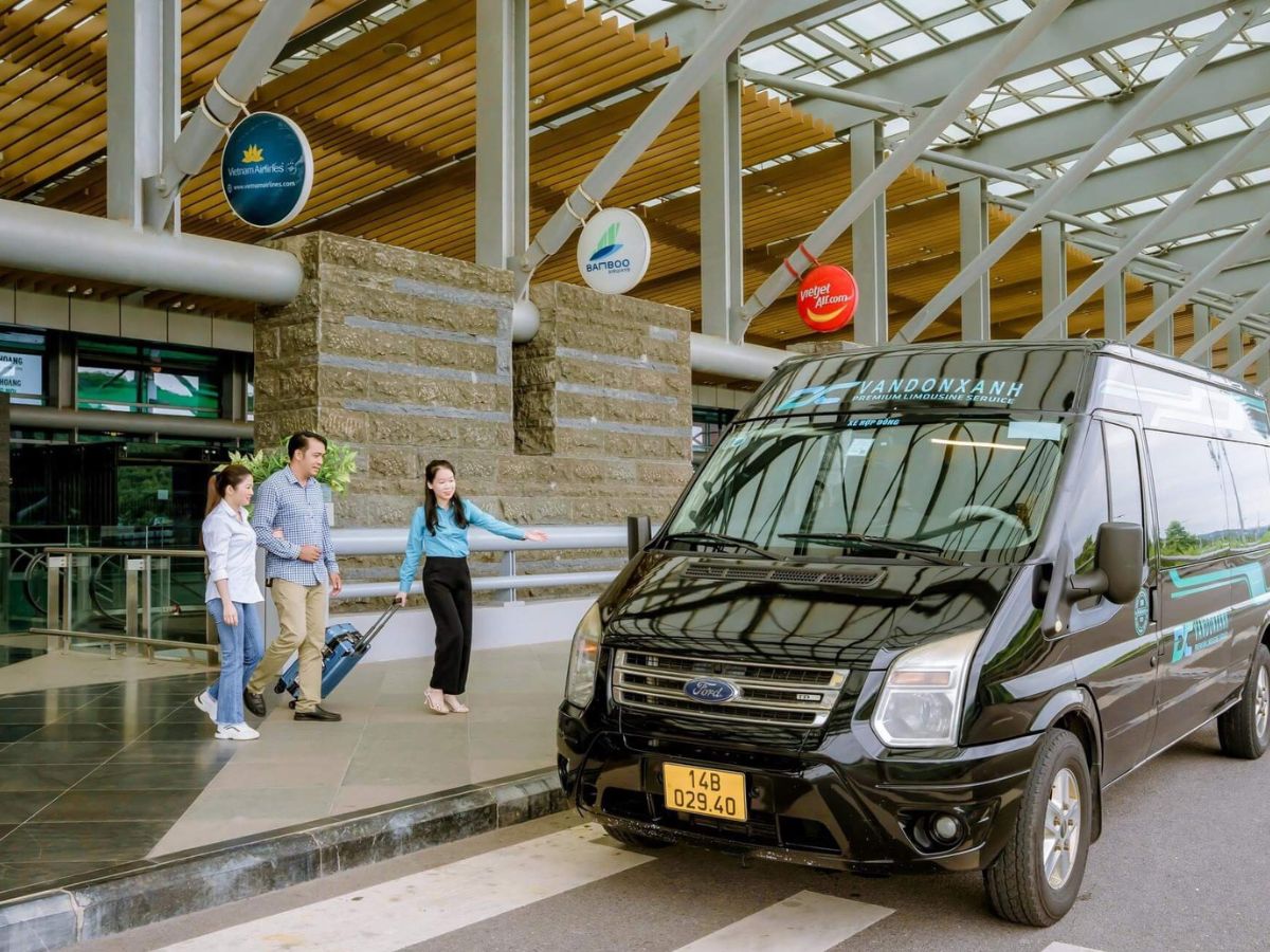 Di chuyển bằng limousine nhanh chóng và tiện lợi.