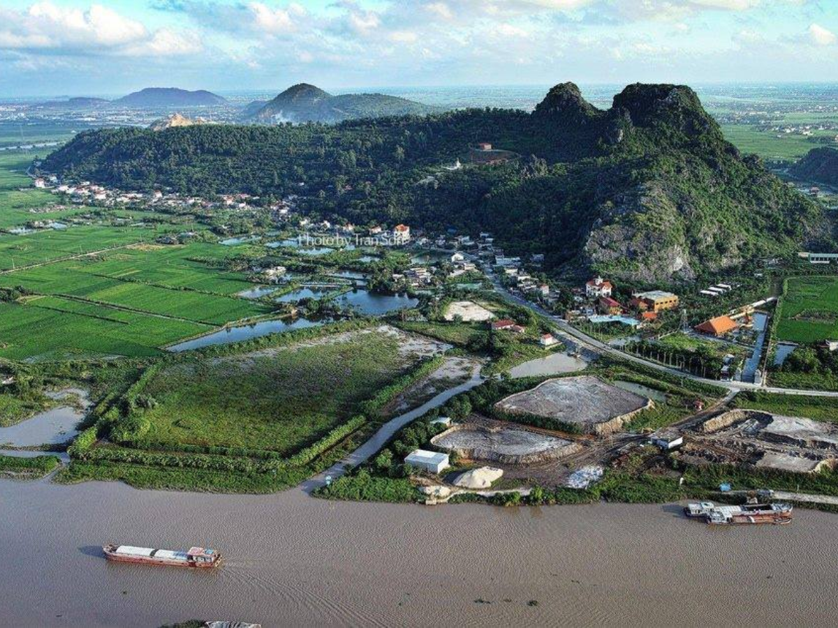 Overview of the road around Nui Voi An Lao (Hai Phong).