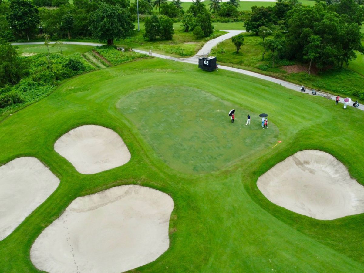 Vu Yen Hai Phong Golf Course designed with 36 holes divided into 2 courses.