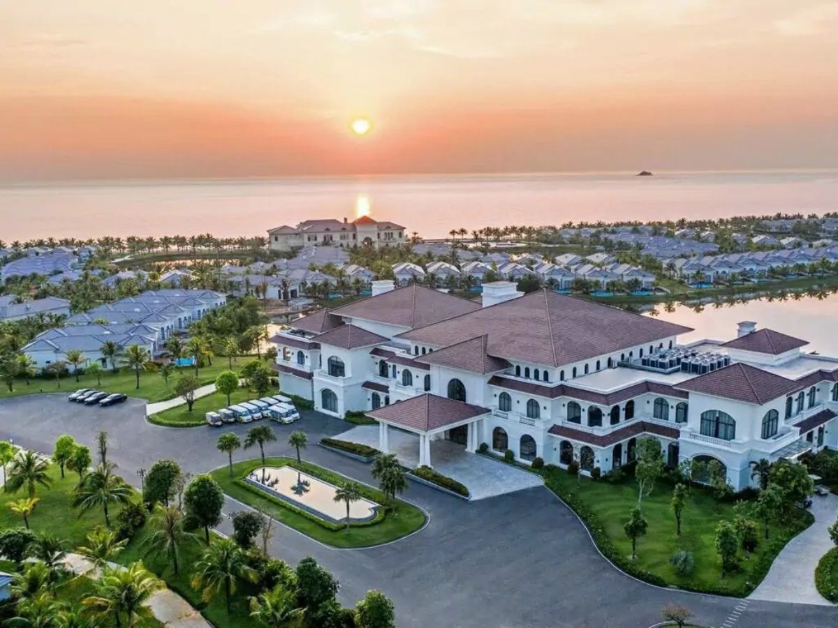 Vu Yen Hai Phong Golf Course is located on Vu Yen island.