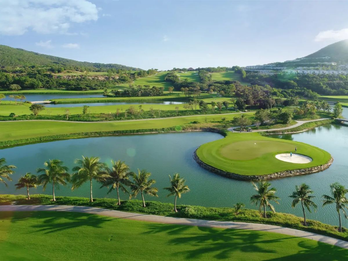 Vu Yen Hai Phong golf course becomes a new symbol of the city.