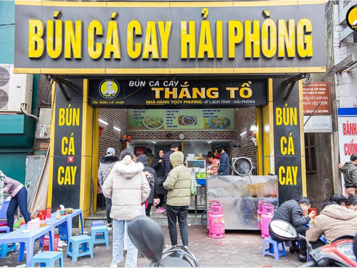 Quán bún cá cay Thắng Tồ là địa chỉ quen thuộc của dân địa phương.