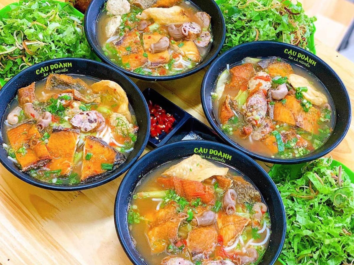 Bún cá cay Cậu Đoành được nhiều du khách yêu thích.