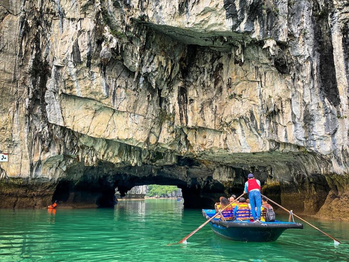 Be environmentally conscious when visiting Lan Ha Bay (Cat Hai, Hai Phong).