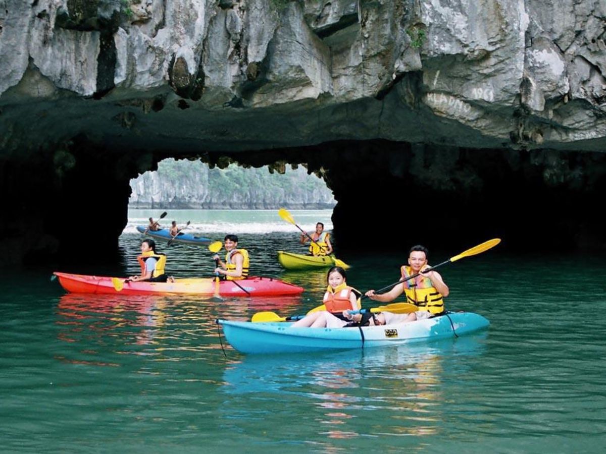 Kayaking in Lan Ha Bay (Cat Hai, Hai Phong).