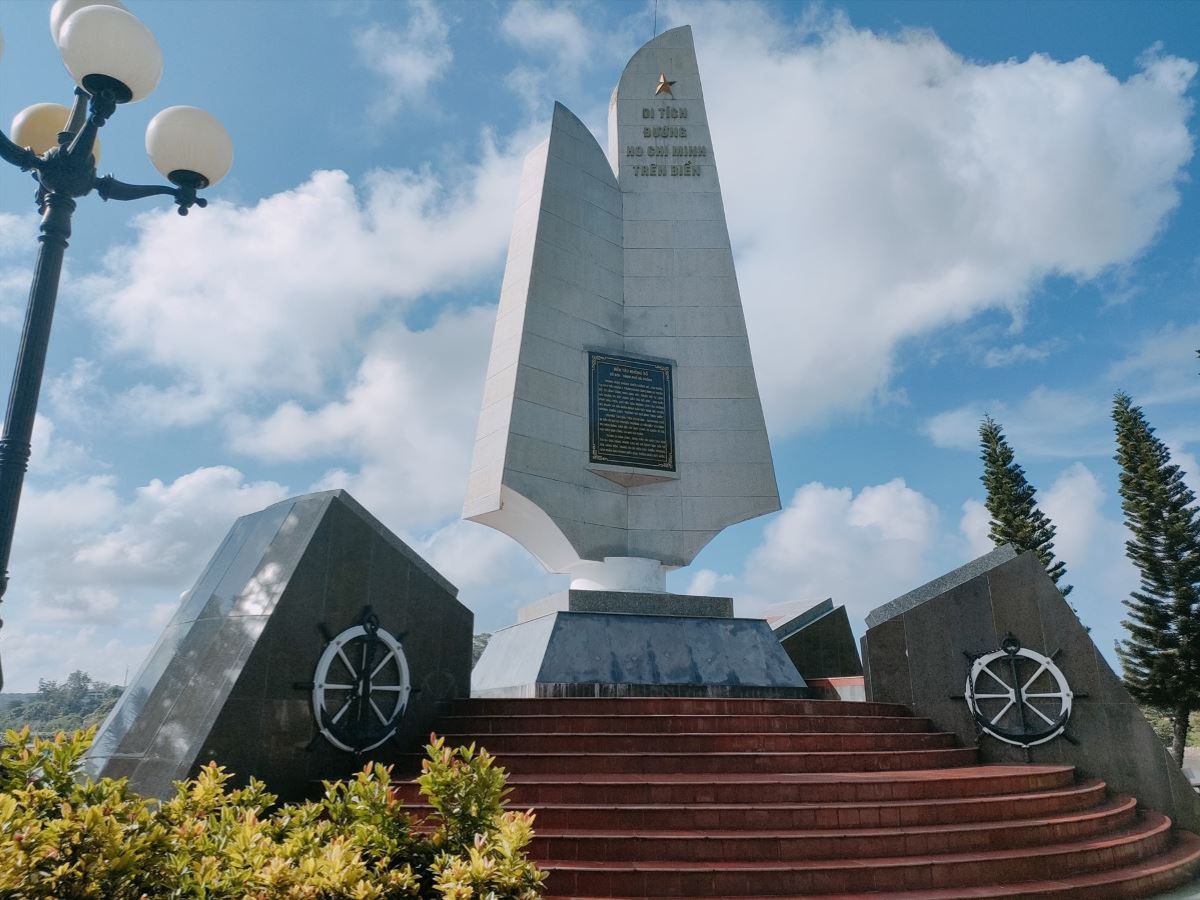 Bến tàu không số Hải Phòng là điểm du lịch tham quan hấp dẫn.