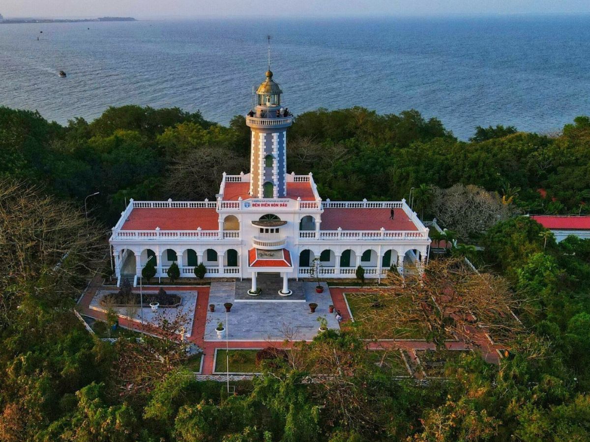 Giữ gìn vệ sinh khi đến Hòn Dấu Hải Phòng.