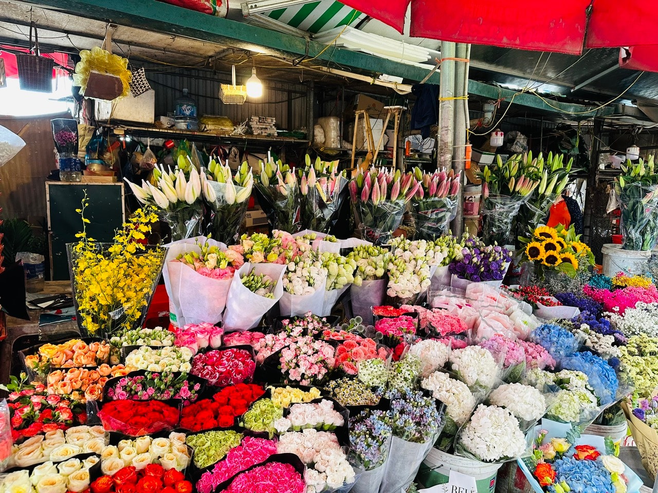 Chợ hoa Hải Phòng có lịch sử hoạt động lâu đời. Chợ hoa Hải Phòng có lịch sử hoạt động lâu đời.