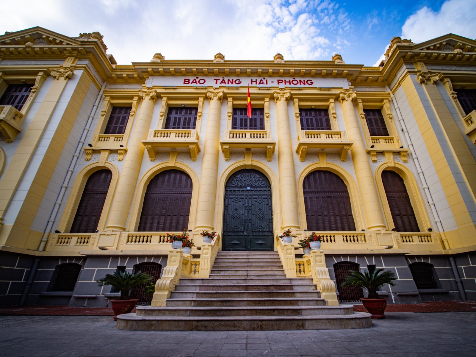 Tòa nhà bảo tàng Hải Phòng mang dấu ấn kiến trúc Pháp cổ. Tòa nhà bảo tàng Hải Phòng mang dấu ấn kiến trúc Pháp cổ.