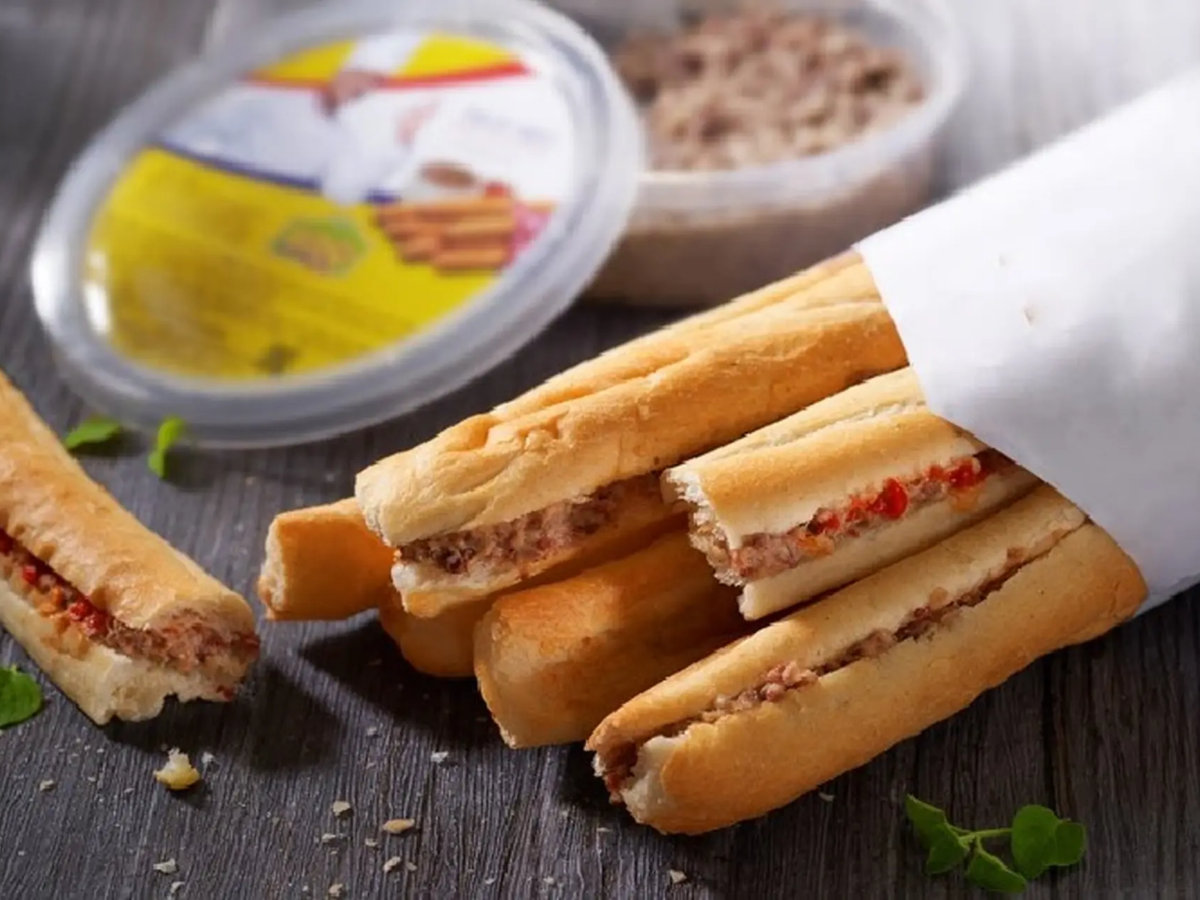 Bánh mỳ que cay đặc sản trứ danh tại Hải Phòng. 